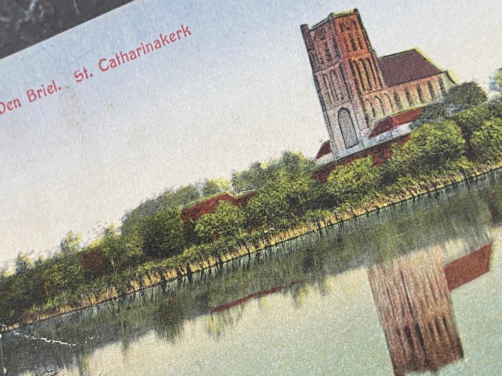 Vooroorlogse  ansichtkaart van Den Briel (St. Catharinakerk), Ophalen of Verzenden, 1920 tot 1940, Gelopen, Zuid-Holland