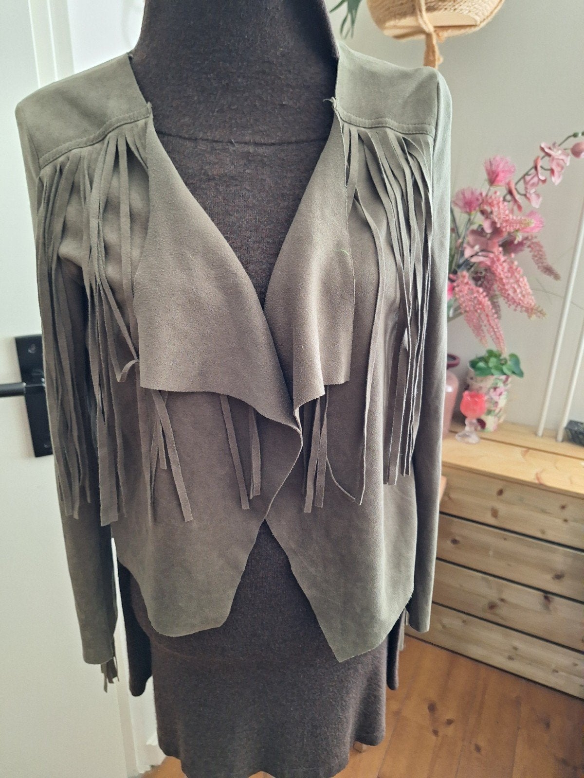 Jasje vest groen suedine franjes maat m 38 40, Kleding | Dames, Jassen | Zomer, Ophalen of Verzenden, Zo goed als nieuw, Maat 38/40 (M)