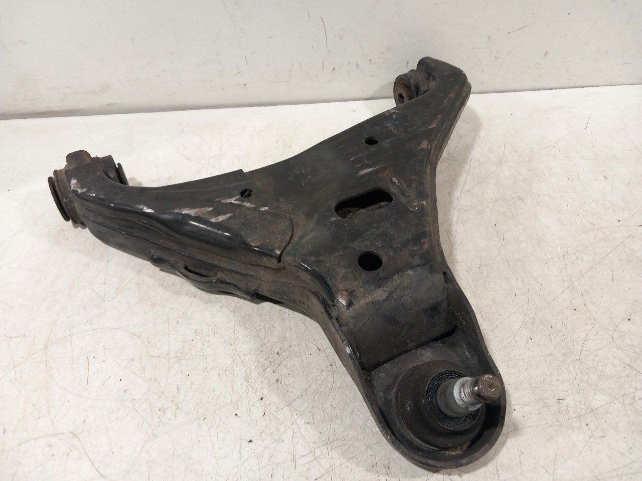 Draagarm links voor Ford Ranger, Onderdelen@venauto.nl, Van der Ven Autorecycling B.V., Gebruikt, Ettenseweg 76, 4706 PB Roosendaal, The Netherlands