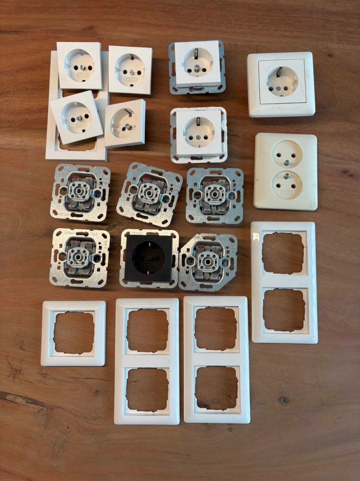 GIRA diverse schakelmateriaal/raamwerk, Ophalen of Verzenden, Zo goed als nieuw, Overige typen
