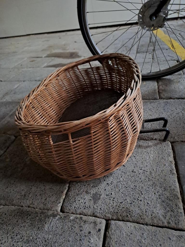 Rotan fietsmand met stuurbevestiging, Ophalen, Stuurbevestiging