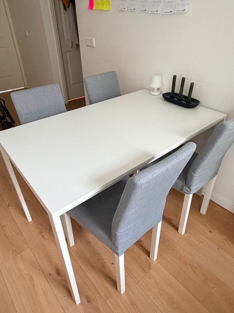 IKEA VIHALS eettafel met 4 stoelen – wit/grijs, Ophalen, Gebruikt, 50 tot 100 cm, 150 tot 200 cm
