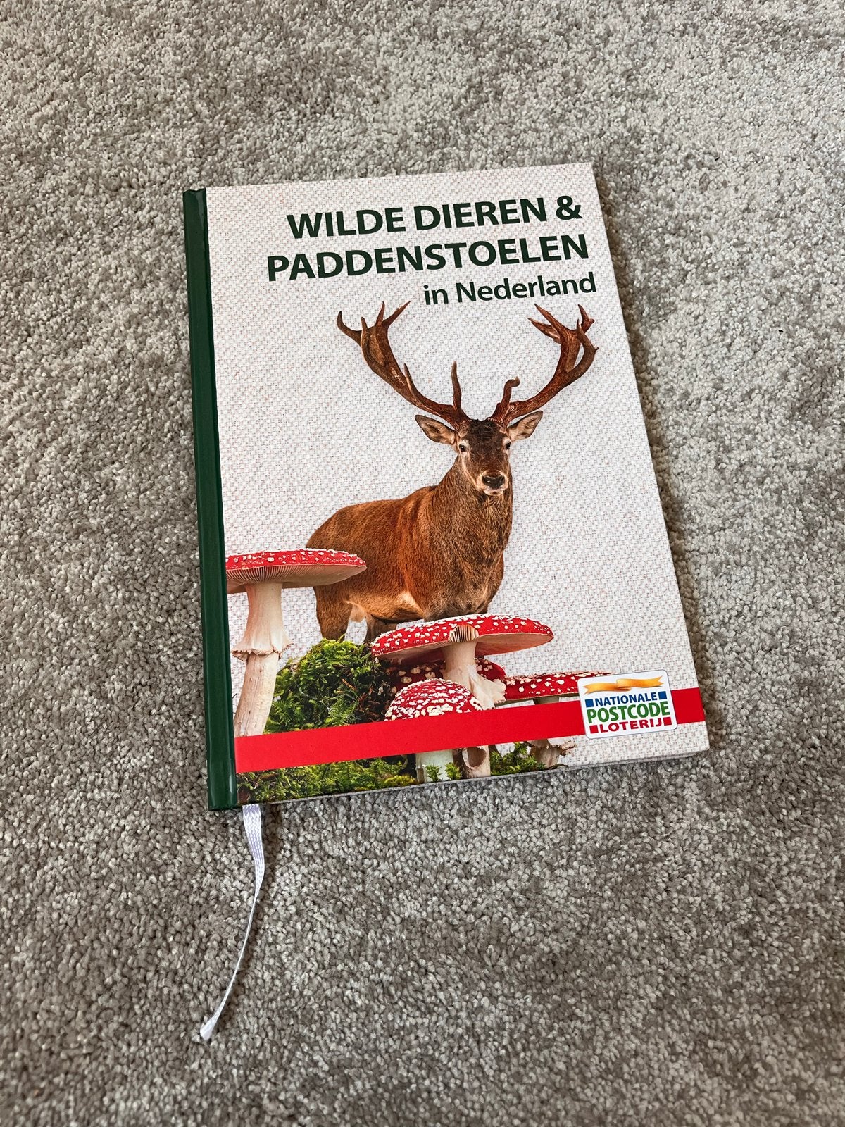 Wilde Dieren & Paddenstoelen in Nederland - Natuurgids, Ophalen of Verzenden, Zo goed als nieuw, Natuur algemeen