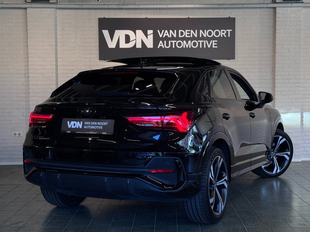 Audi Q3 SPORTBACK 35 TFSI 3x S-Line Black Edition Pano Sfeer, Auto's, 15 km/l, 4 cilinders, Zwart, Bedrijf