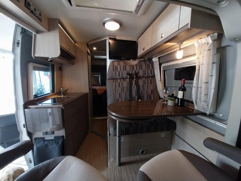 Stoere Pössl 2 Win 599 BUS 3.0 liter 180pk met trek, Buscamper of Camperbus, Ringverwarming, Pössl, Treinzit