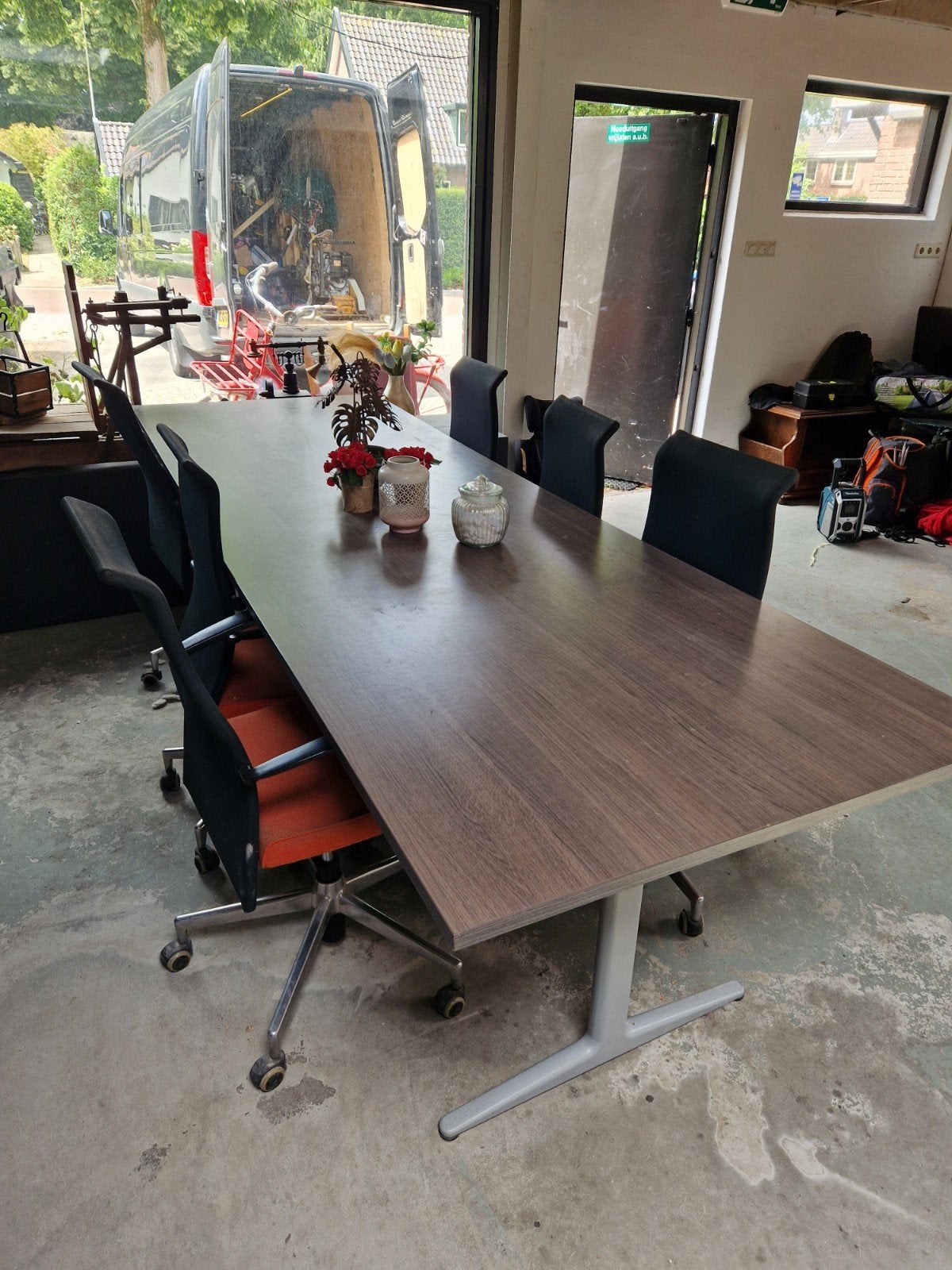 2 Bureaus en Vergadertafel met 8 Stoelen, Ophalen