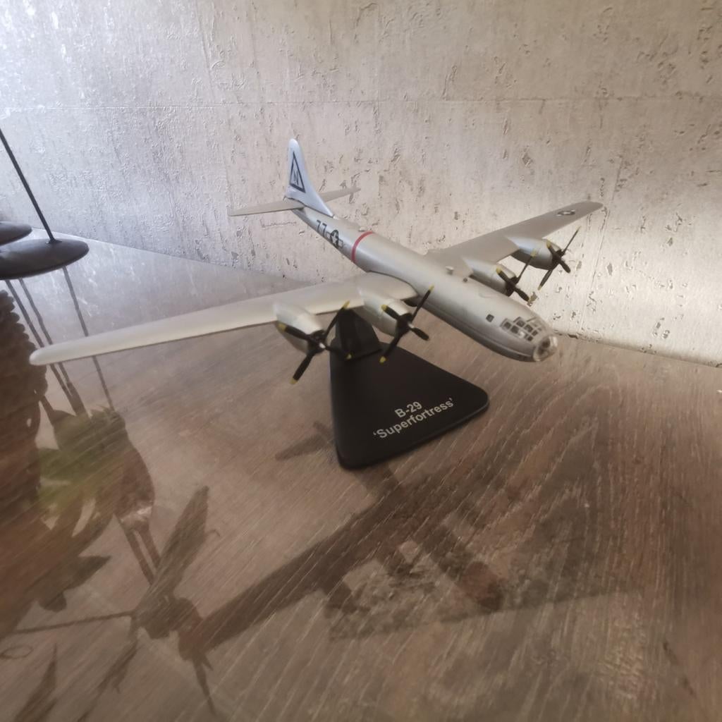 Diecast WO2 B-29 Bommenwerper Modelvliegtuig - Atlas, Overige merken, 1:144 tot 1:200, Ophalen of Verzenden, Zo goed als nieuw