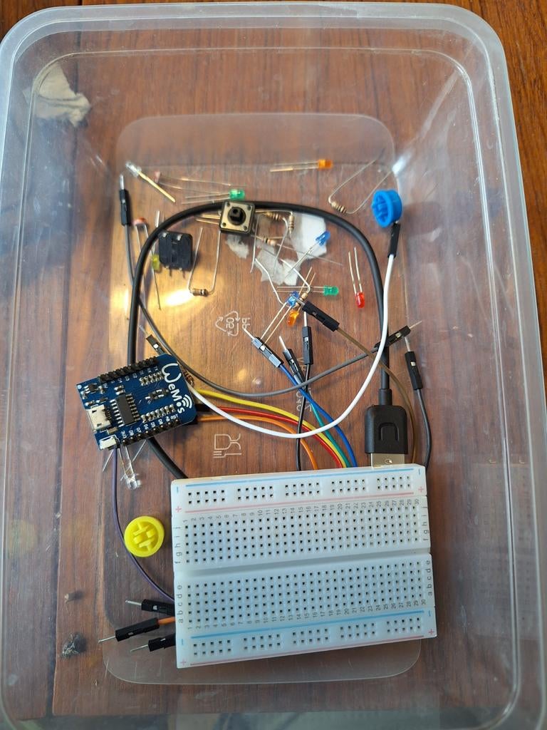 Kleine verzameling breadboard, LEDs, knopjes,wifi module,..., Ophalen of Verzenden
