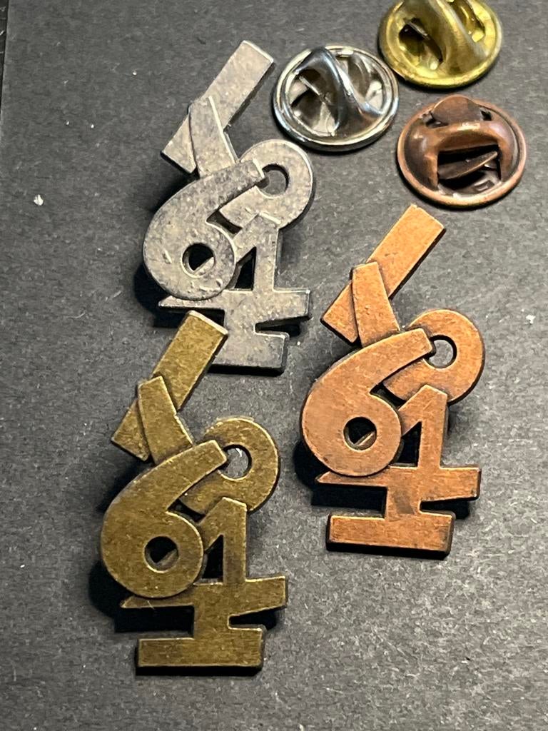 Kronenbourg 1664 bier pins in kleur goud, zilver, brons, Ophalen of Verzenden, Gebruikt