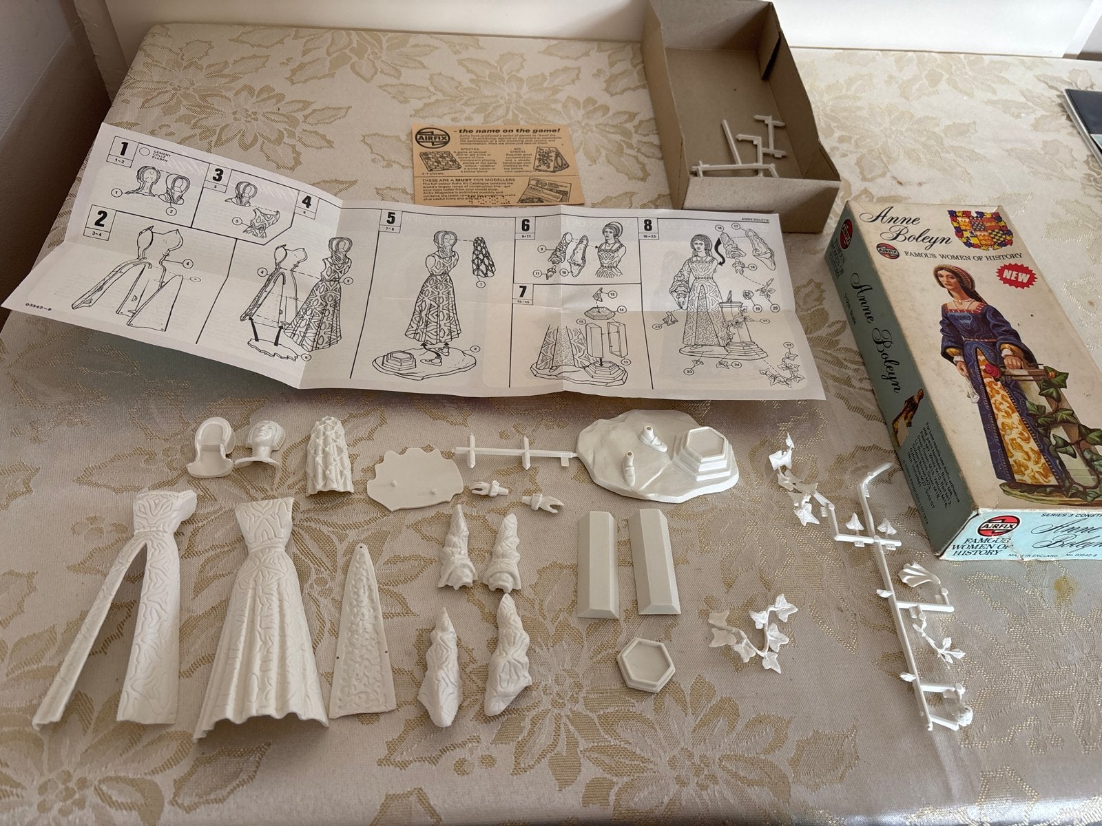 Airfix Anne Boleyn Figuur Modelbouw Kit - Nieuwstaat, Ophalen of Verzenden, Zo goed als nieuw, Groter dan 1:35, Figuur of Figuren
