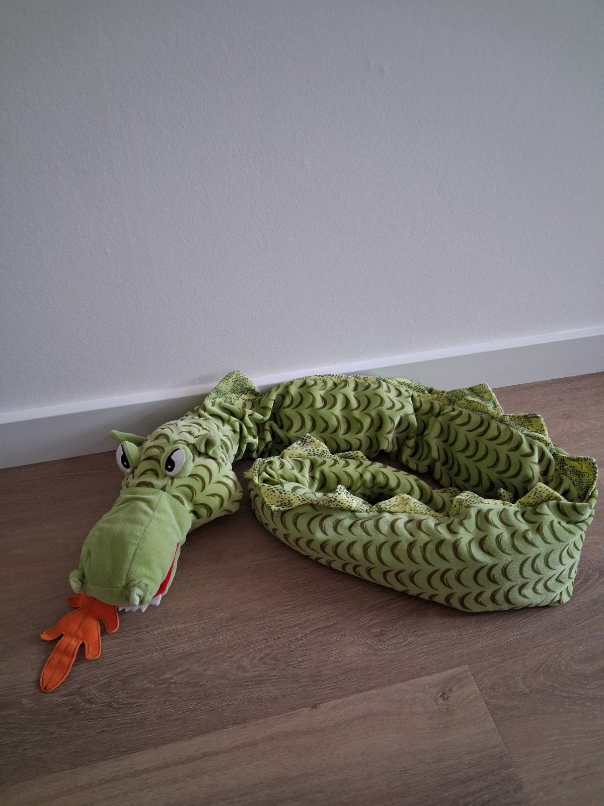 Knuffel draak Ikea Minnen groen oranje L794, Ophalen of Verzenden, Zo goed als nieuw, Overige typen