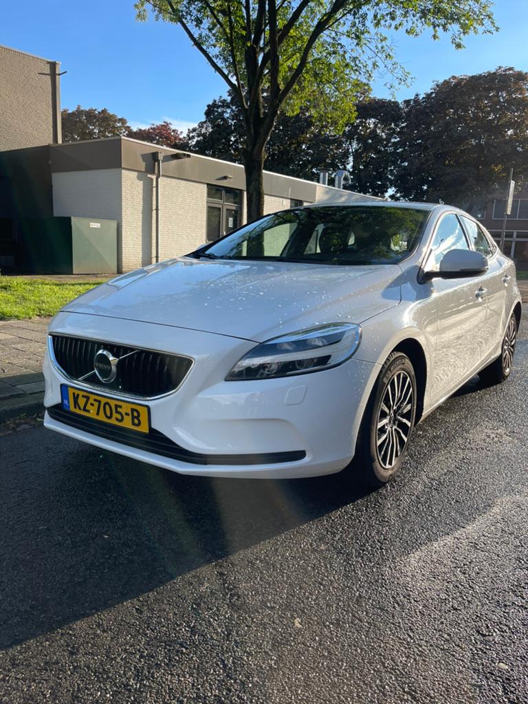 Volvo V40 2.0 T2 122PK 2017 Wit Nette en Zuinige Hatchback, Auto's, Volvo, Particulier, V40, Benzine, C, Hatchback, Handgeschakeld
