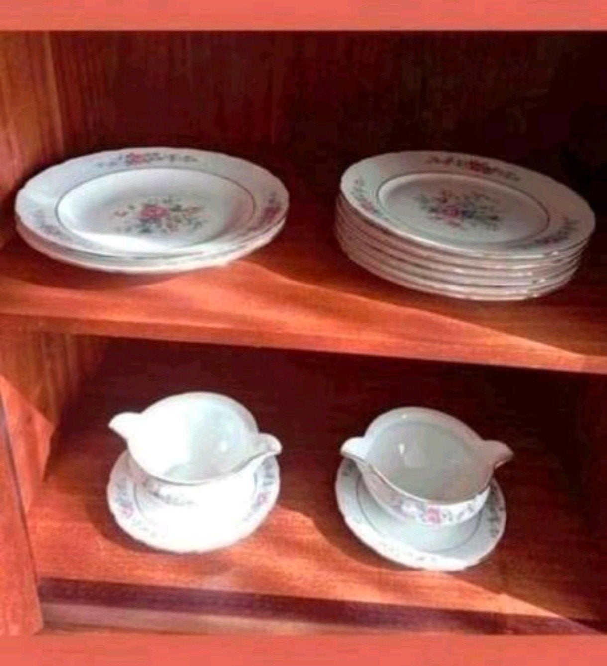 Vintage porseleinen servies Lamotte uit Frankrijk

2 die, Ophalen of Verzenden