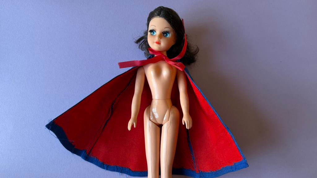 Barbie Fleur Nurse mooie cape, Ophalen of Verzenden, Zo goed als nieuw