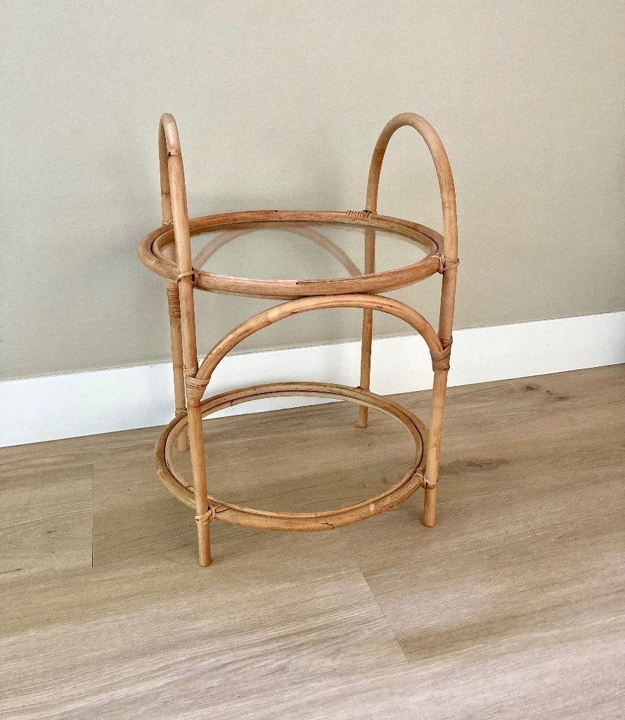 Rotan bijzet tafeltje met rond glazen bovenblad., Ophalen, Minder dan 45 cm, Minder dan 55 cm, Rond