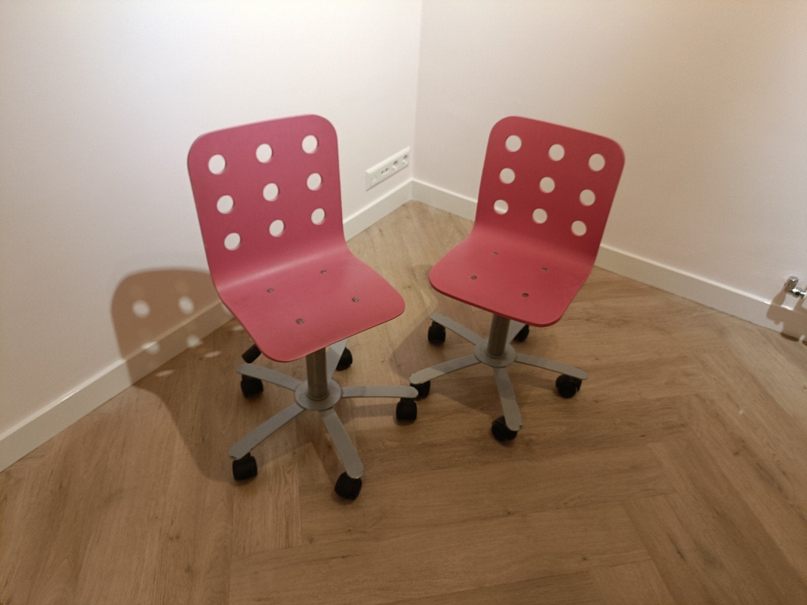 Twee knalroze Ikea Jules kinder bureaustoelen, Ophalen, Gebruikt, Roze, Bureaustoel