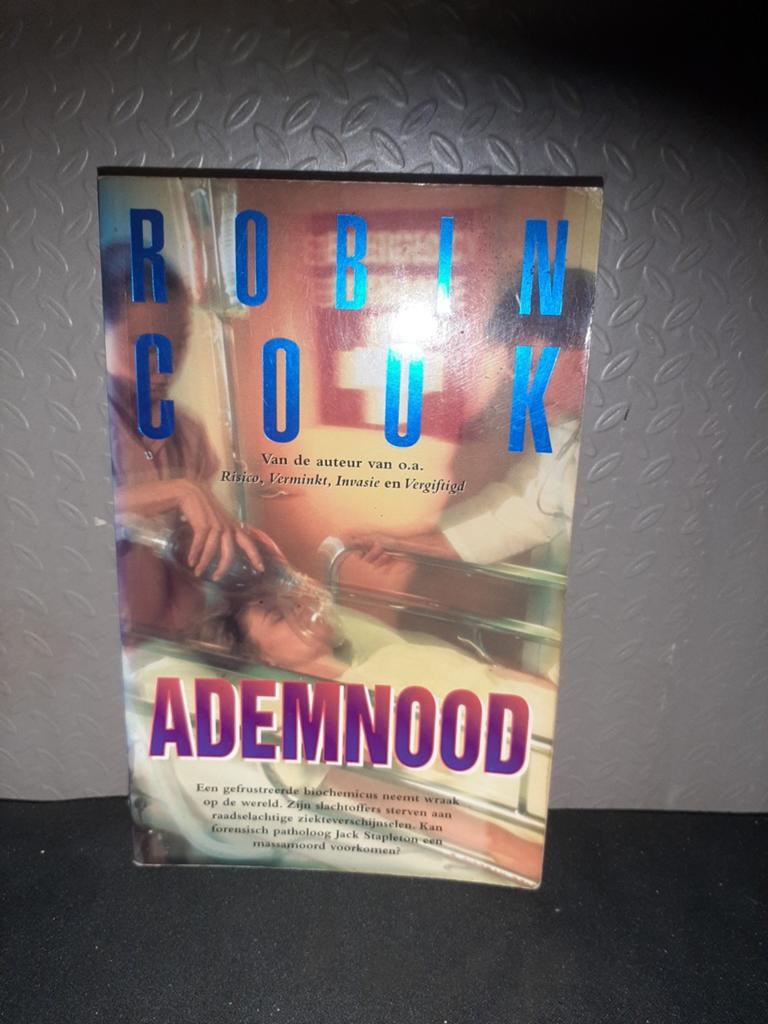 Ademnood - Robin Cook (Thriller), Ophalen of Verzenden, Gelezen, Robin Cook, Nederland