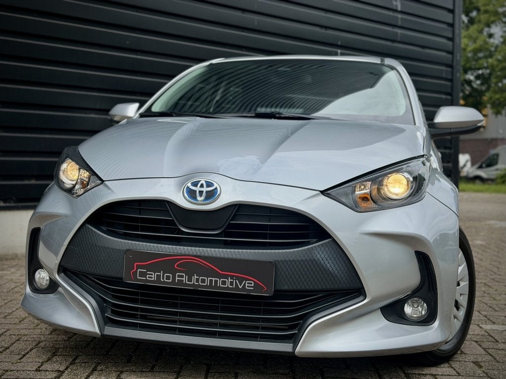 Toyota Yaris 1.5 Hybride NAVI|ACC|LANE|CAMERA|KEYLESS, Automaat, 450 kg, Gebruikt, Euro 6