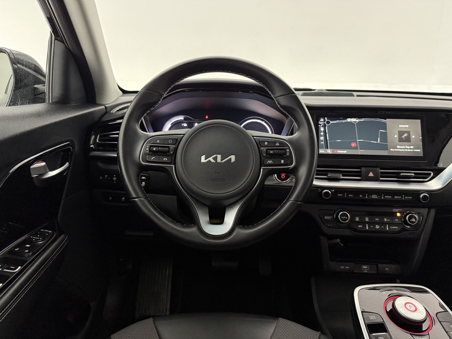 Foto 16 van Kia e-Niro DynamicLine 64 kWh | Snelladen | SOH 95% | Clima