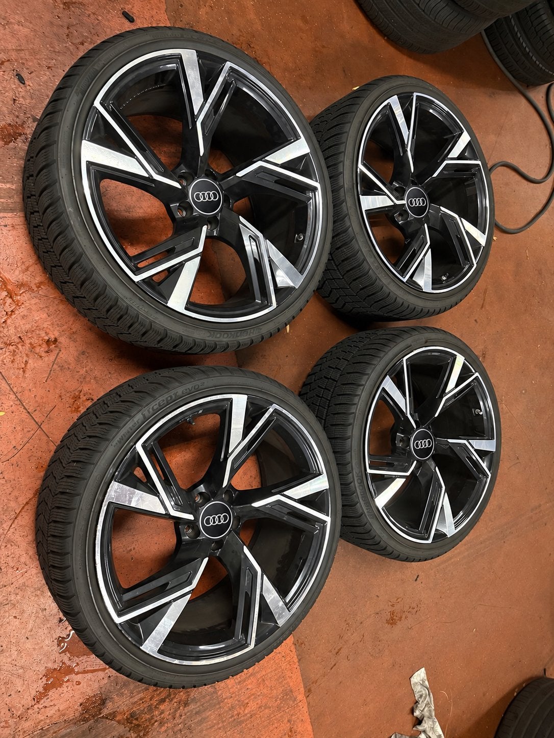 Originele Audi RS6 C8 22 inch velgen Winterbanden OEM set, Gebruikt, 285 mm, Banden en Velgen, Overige maten