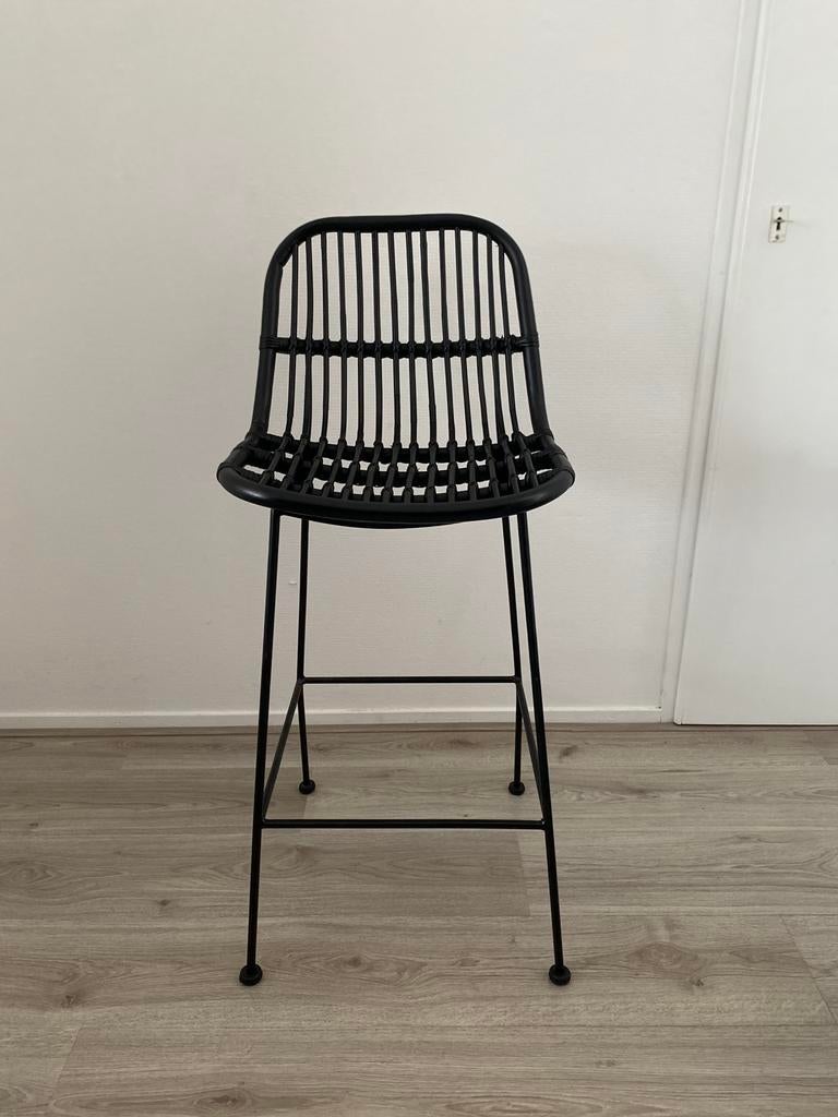 Zeer mooie barkruk van Leen Bakker (model Justin – zwart), 1 kruk, Ophalen of Verzenden, Zo goed als nieuw, 60 tot 90 cm