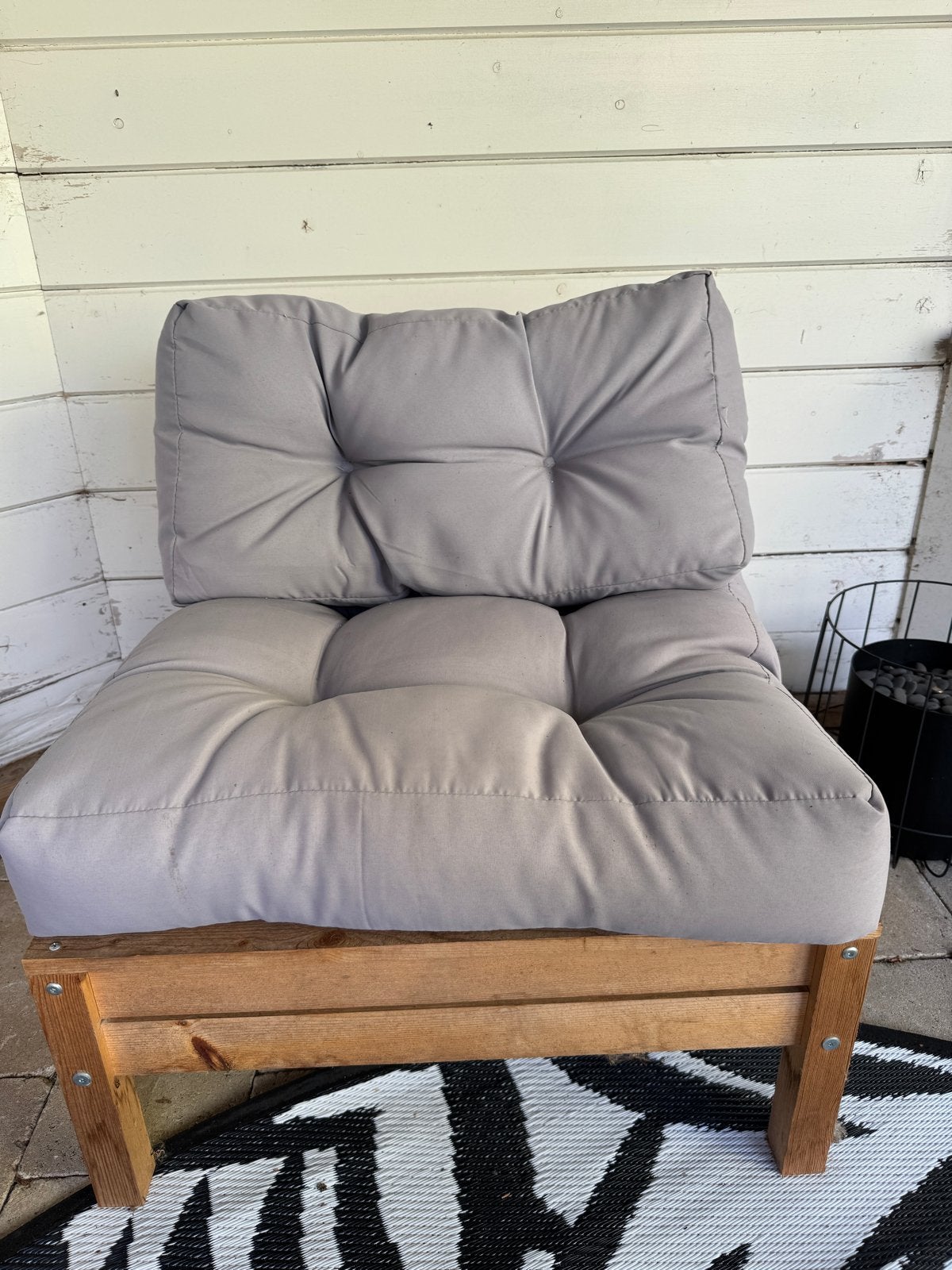Comfortabele houten loungeset met grijze kussens, Ophalen, 3 zitplaatsen, Zo goed als nieuw, Loungeset