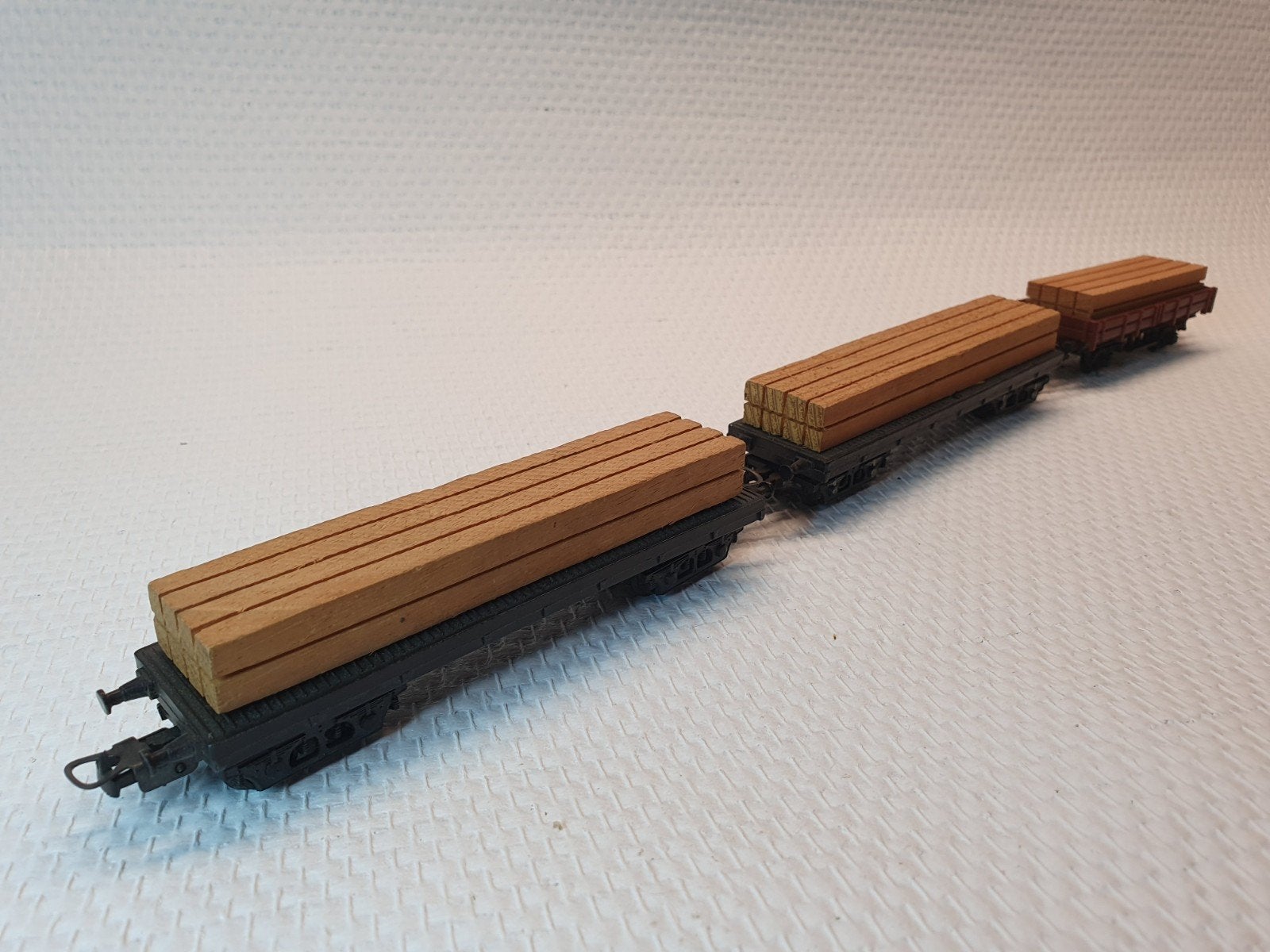3 Lima HO wagons met houtlading - Gebruikt maar functioneel, Ophalen of Verzenden, Gebruikt, Wagon, Lima