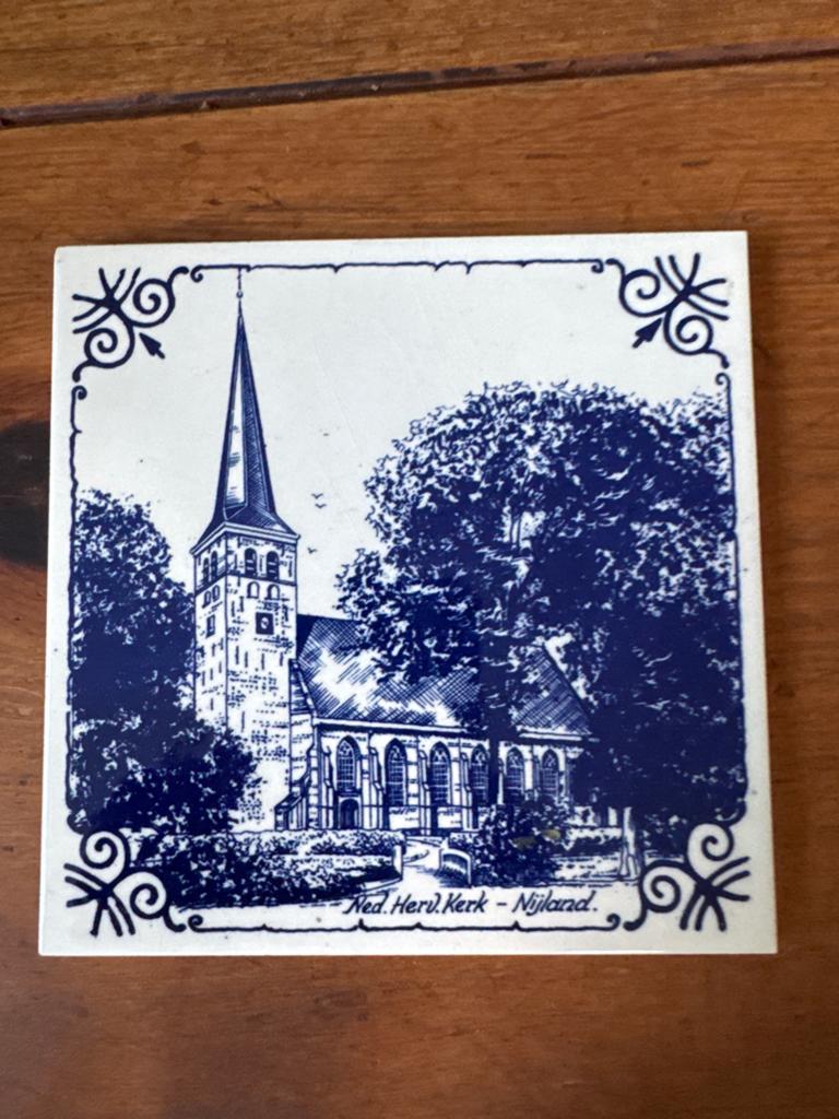 Delfts blauw tegeltje Ned. Herv. Kerk - Nijland, Antiek en Kunst, Ophalen of Verzenden