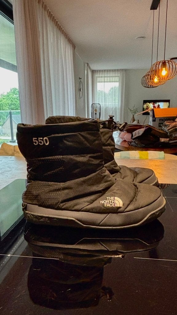 The North Face Nuptse 550 donssloffen/booties – ZGAN, Ophalen of Verzenden, Zo goed als nieuw