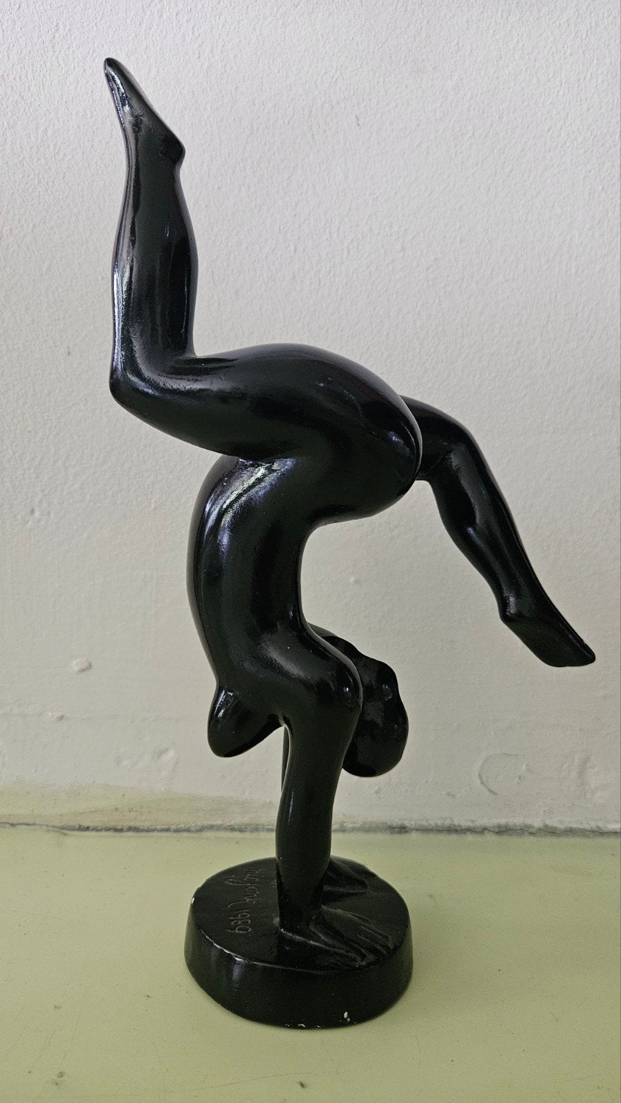 Nic Jonk beeldje.  "Handstand", Ophalen of Verzenden
