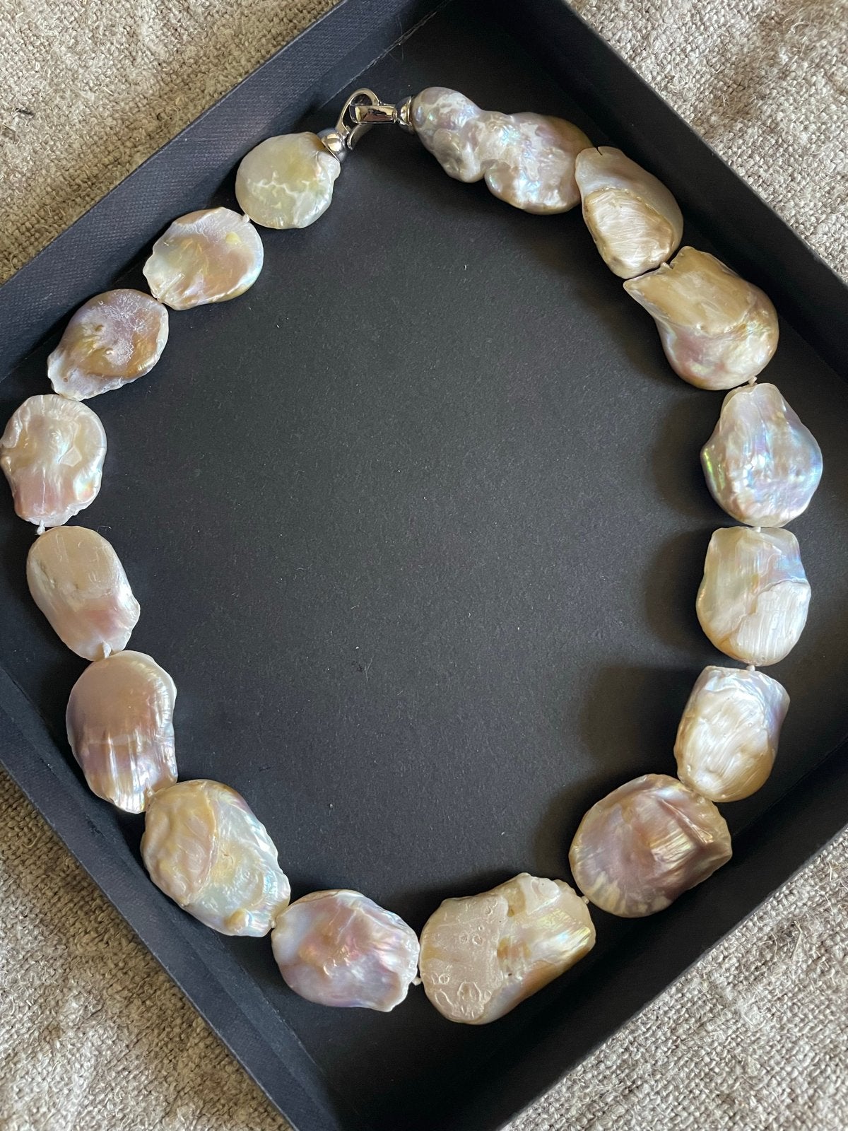 Zoetwaterparel collier met zilverkleurig slot, Ophalen of Verzenden, Nieuw, Wit, Overige materialen
