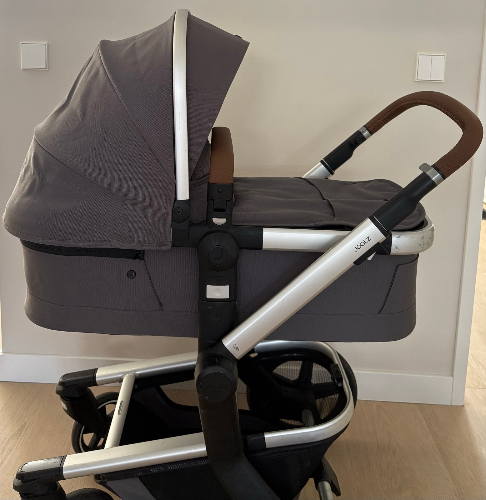 Joolz Day+ kinderwagen grijs met reiswieg en zitje, Gebruikt, Combiwagen, Met reiswieg, Ophalen