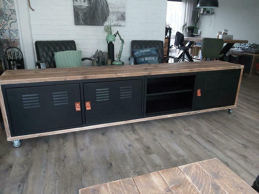 Industrieel tv meubel met lockers 2.5 meter, Overige houtsoorten, Nieuw, Ophalen of Verzenden, 200 cm of meer