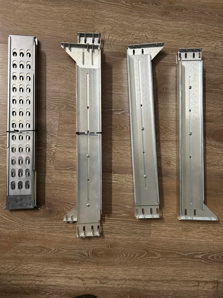 4x Universele Rack Mount Rail Kit, Computers en Software, Serverkasten, Ophalen, Zo goed als nieuw