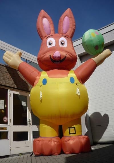 grote paashaas huren Opblaasbaar en groot decordoek 3m, Ophalen, Zo goed als nieuw, Pasen
