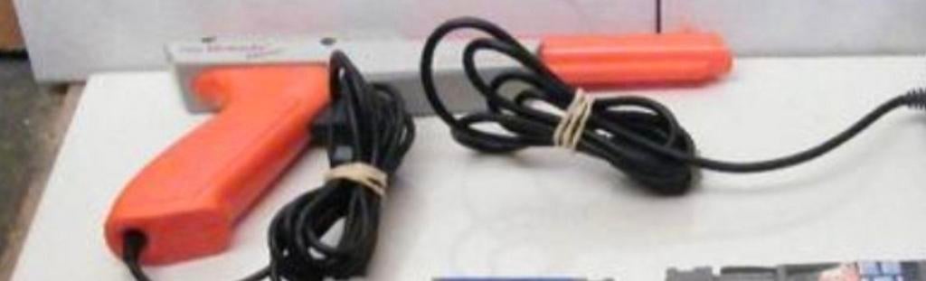 Nintendo NES Accessoires: Zapper, Joystick & Honey Bee, Ophalen of Verzenden, Gebruikt