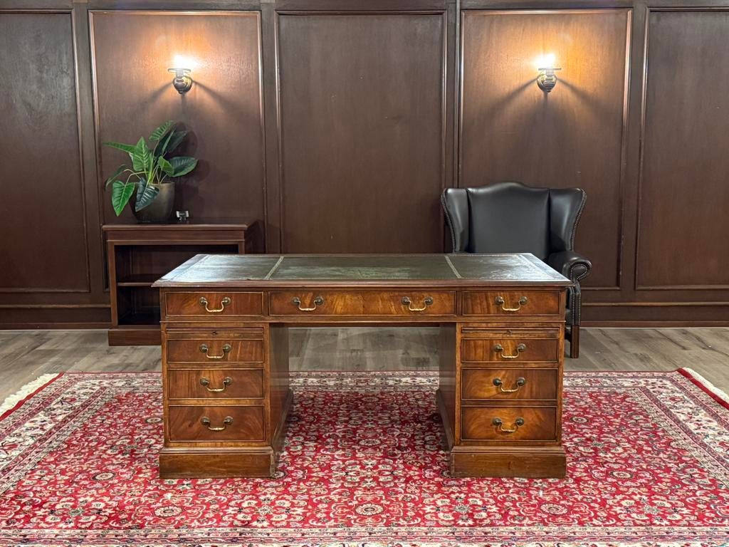 Klassiek Engels bureau #619, Ophalen of Verzenden, Zo goed als nieuw