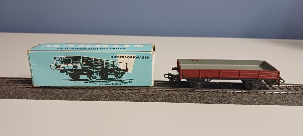 Marklin 4503: laagboordwagon in lichtblauwe OVP, Hobby en Vrije tijd, Modeltreinen | H0, Wisselstroom, Gebruikt, Wagon, Ophalen of Verzenden