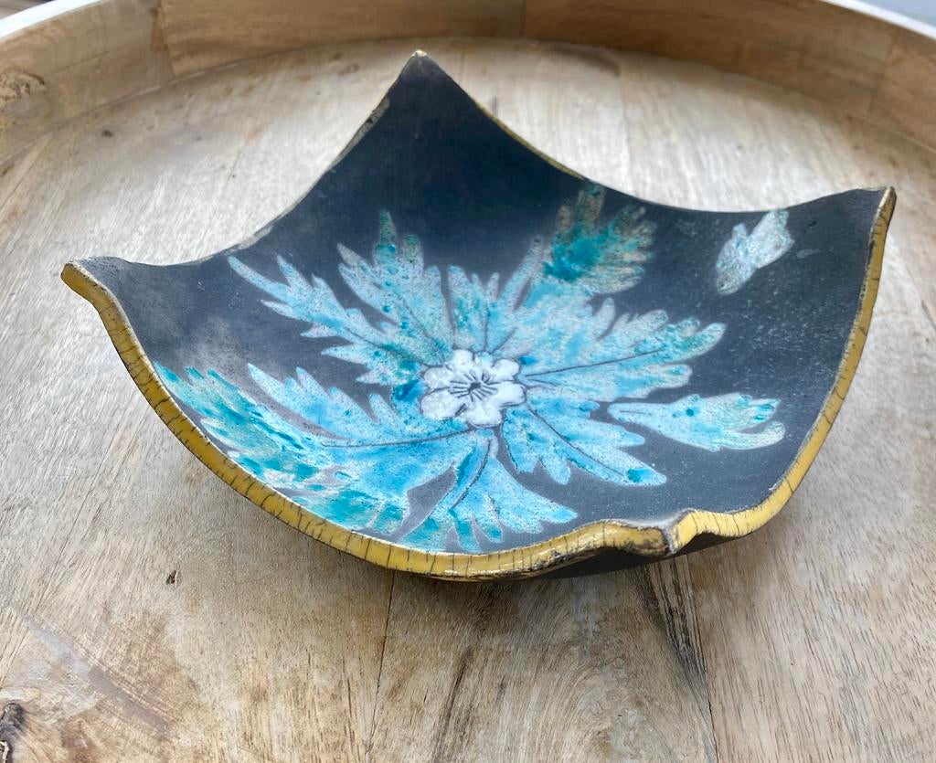 Prachtig keramieken schaaltje met bloemmotief, Antiek en Kunst, Antiek | Keramiek en Aardewerk, Ophalen of Verzenden