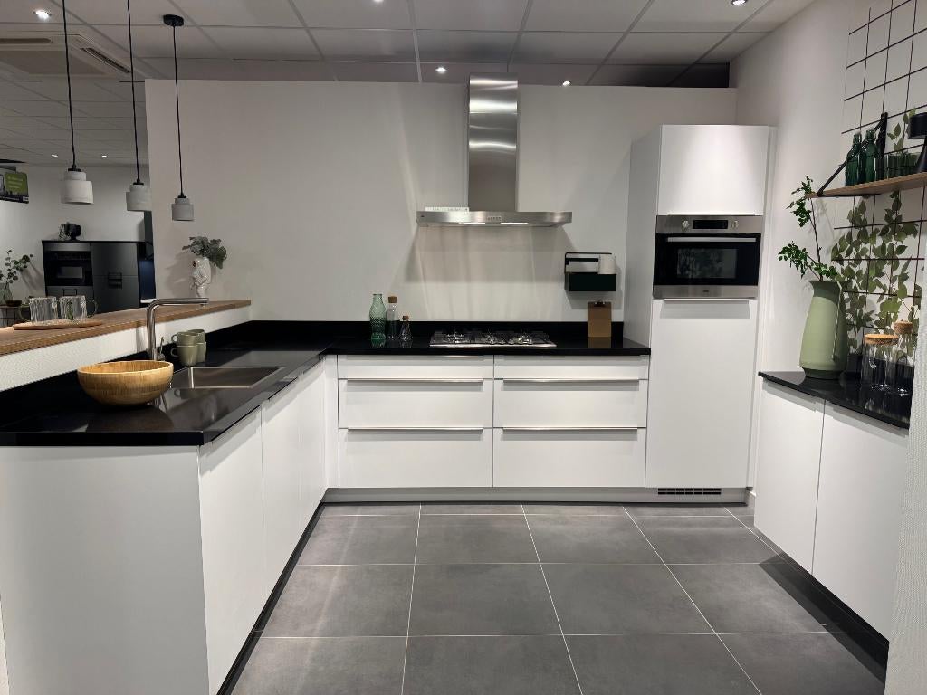 ASS-002 Nobilia laser alpin wit, Huis en Inrichting, Keuken | Complete keukens, Nieuw, Enkelwandige keuken, Wit, Composiet, Hoogglans of Gelakt