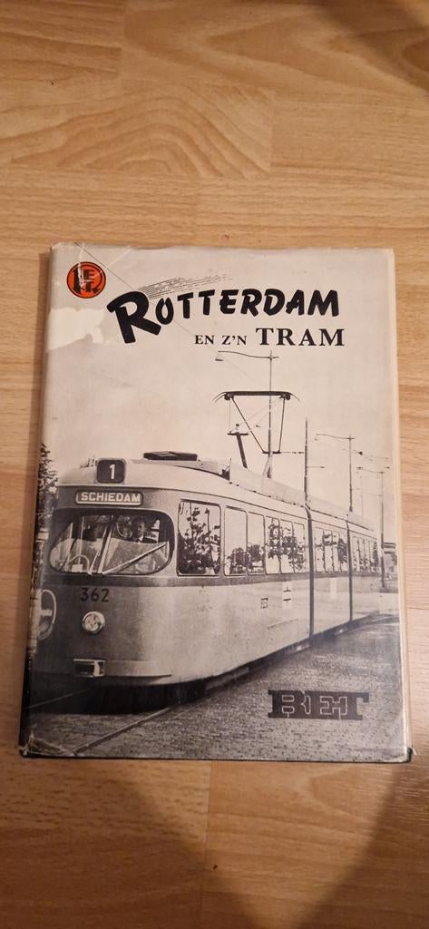 Rotterdam en z'n Tram RET Jubileumuitgave uit 1968, Ophalen of Verzenden, Gelezen, Overige onderwerpen