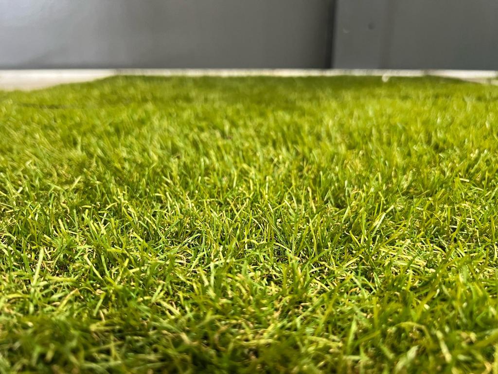 30mm hoog Nieuw kunstgras met Mosdraad! €9.95,- per m2, Tuin en Terras, Gras en Kunstgras, Ophalen of Verzenden, Nieuw, 20 m² of meer