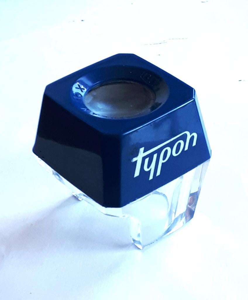 Kunststof loep van Typhon. Vergroting factor 10 x, Ophalen, Zo goed als nieuw, Vergrootglas of Loep