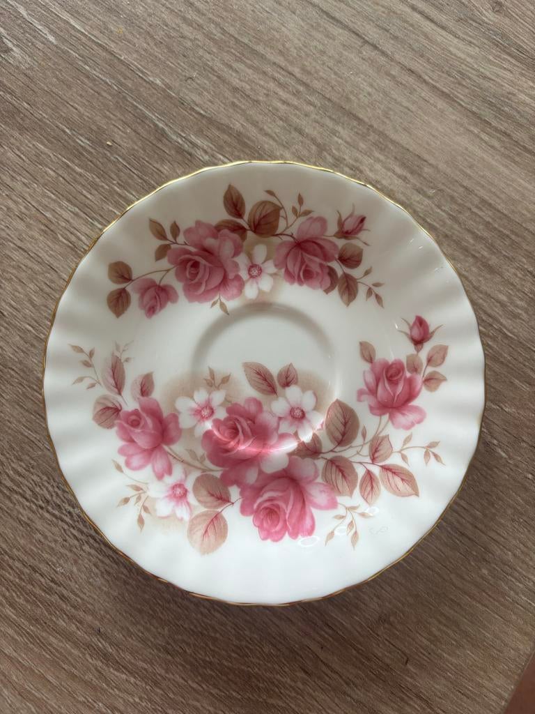 Queens Rosina China Ltd. Kop en Schotel, Antiek en Kunst, Antiek | Servies compleet, Ophalen