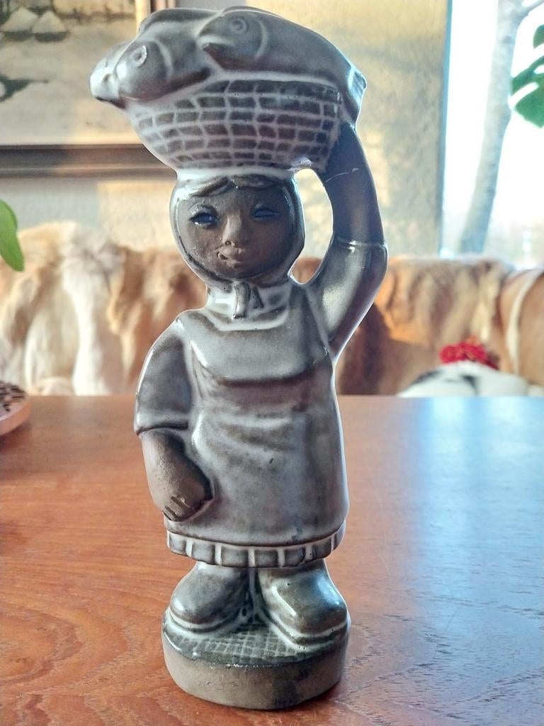 Beeldje Pia, vissersvrouw van Dorothy Clough Tante Brocante, Ophalen of Verzenden