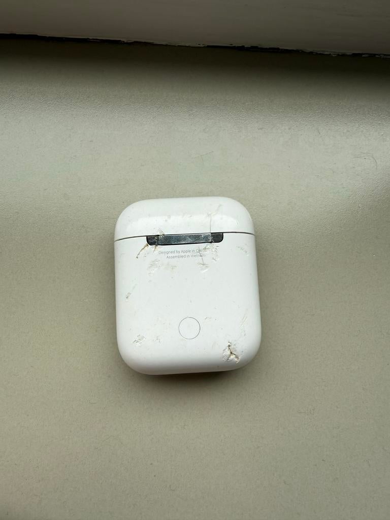 AirPods - Beschadigd bakje, laadt traag, Ophalen of Verzenden, Gebruikt, Draadloos
