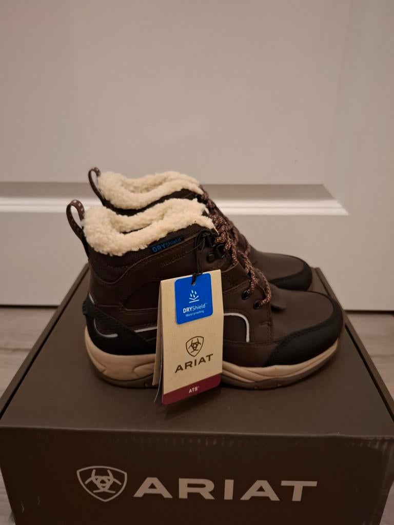Nieuwe Ariat Laarzen, 3242 Whipple Rd, Union City, CA 94587, USA, Ariat International, Inc., Lage of Enkellaarzen, Nieuw