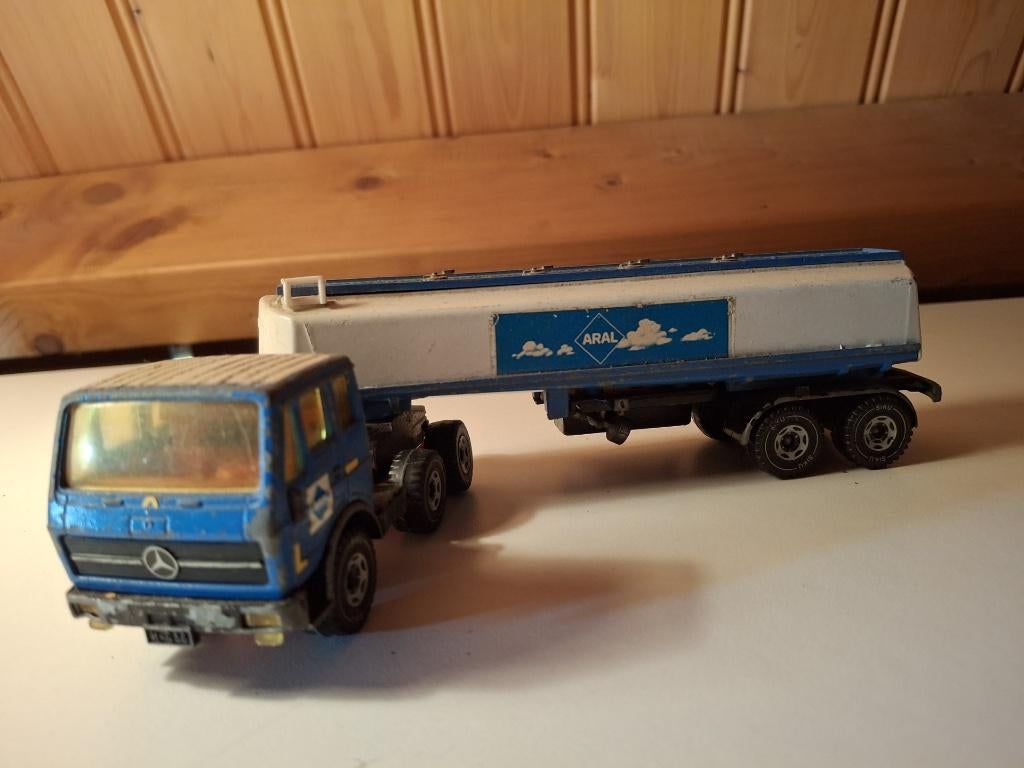 1:50 SIKU Mercedes Aral tankoplegger, Hobby en Vrije tijd, Modelauto's | 1:50, Ophalen of Verzenden, Gebruikt, Bus of Vrachtwagen