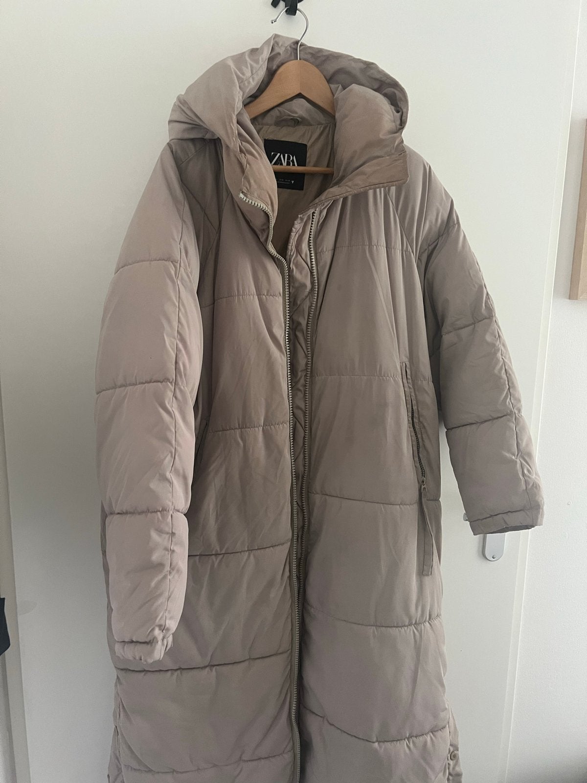 Zara Lange Gewatteerde Jas Maat M - Goede Staat, Ophalen of Verzenden, Gedragen, Maat 38/40 (M), Beige