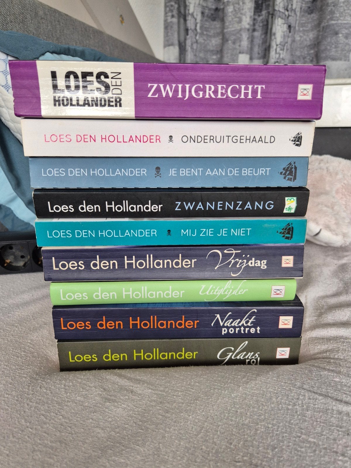 Loes den Hollander Boekenpakket - 9 Thrillers, Ophalen of Verzenden, Gelezen, Loes den Hollander